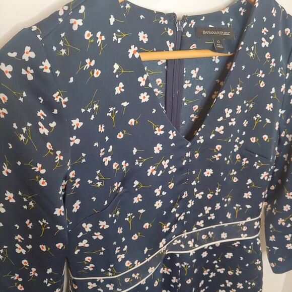 Banana Republic Floral V-Neck Fit And Flare Dress - Picture 4 of 11